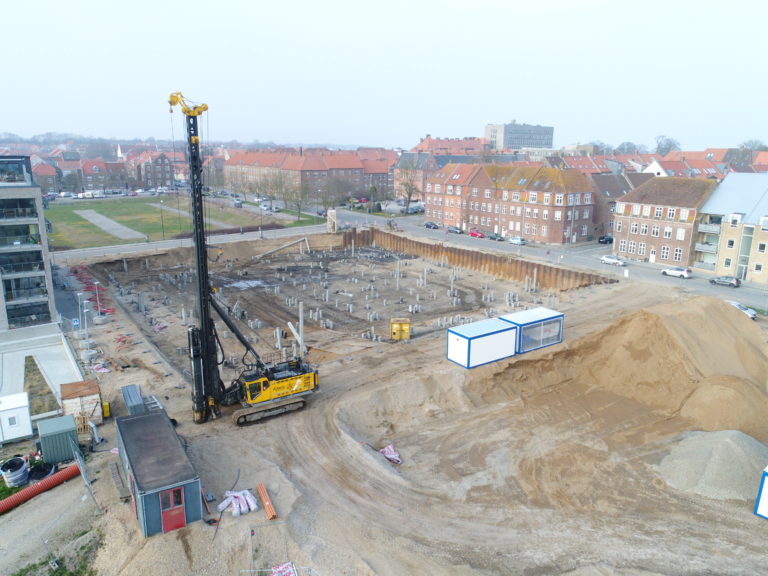 Dronefoto af aktiv byggeplads